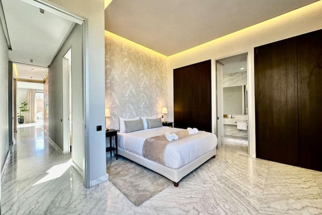 Luxury Living/terrace/pool Apartment *